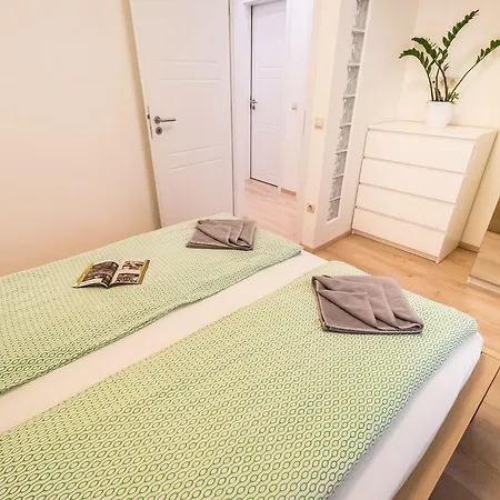 Lägenhet The Lion's Loft - 4br & 3ba - Terrace - Ac
