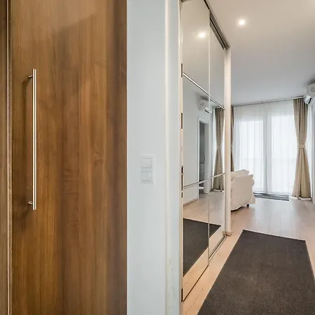 The Lion's Loft - 4br & 3ba - Terrace - Ac Budapest